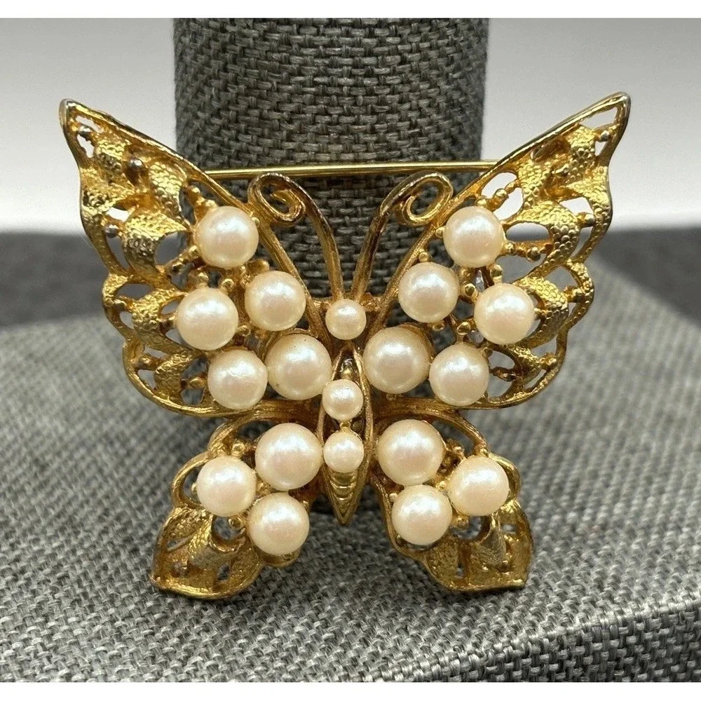 Vintage 80s Gold Tone Faux Pearl Butterfly Brooch Pin Filigree Wings